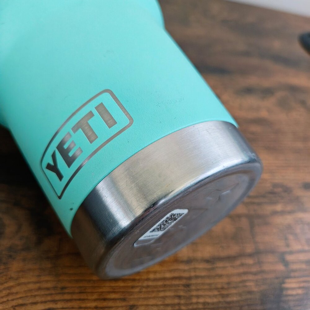 YETI 30 oz Rambler Water Bottle - Picture 3 of 7